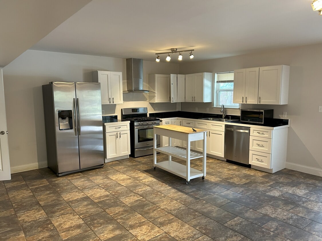 Kitchen - 5947 Oram St