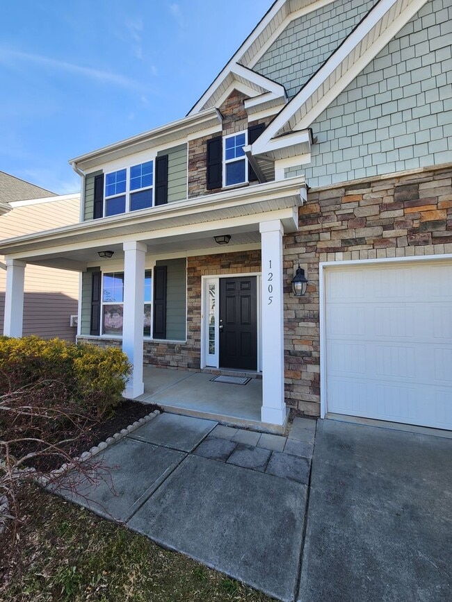 Building Photo - 1205 Willowcrest Rd