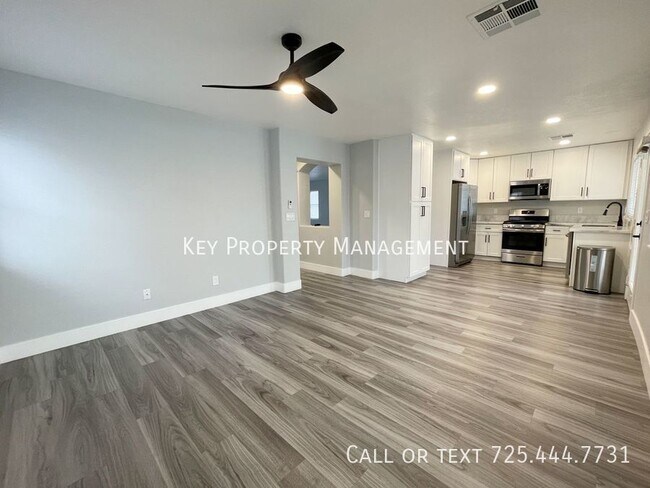 Building Photo - 5 BEDROOM 2.5 BATH 2 STORY HOME W/ POOL SE...