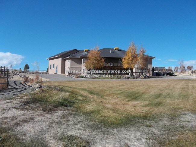 Building Photo - 1388 Horseshoe Dr