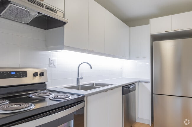 1BR, 1BA - 638SF - Kitchen - The Stewart