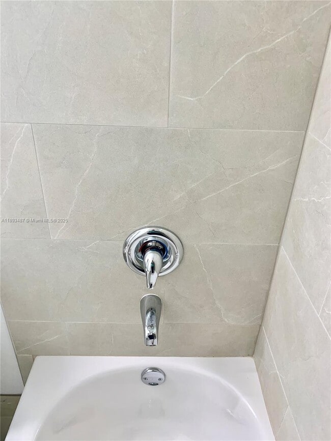 Foto del edificio - 609 NW 2nd Ave