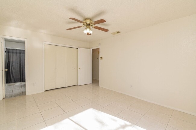 Building Photo - 10927 Spanish Grant Dr