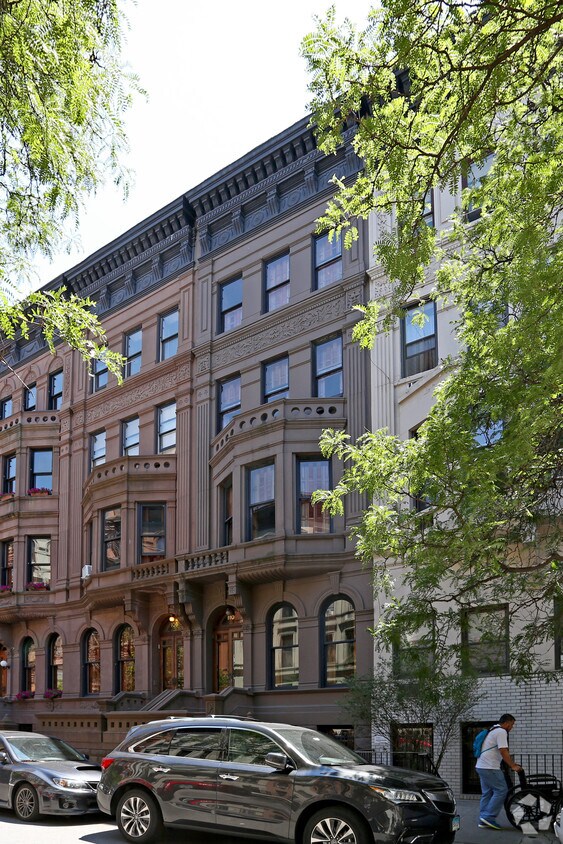 Building Photo - 110 W 75th St