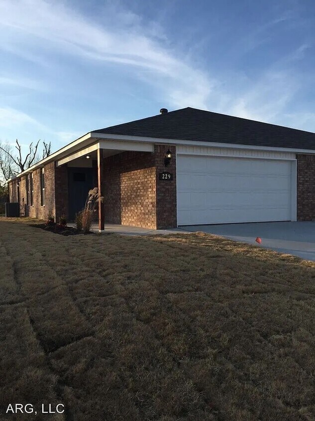 Foto principal - 231 N Broadway Dr