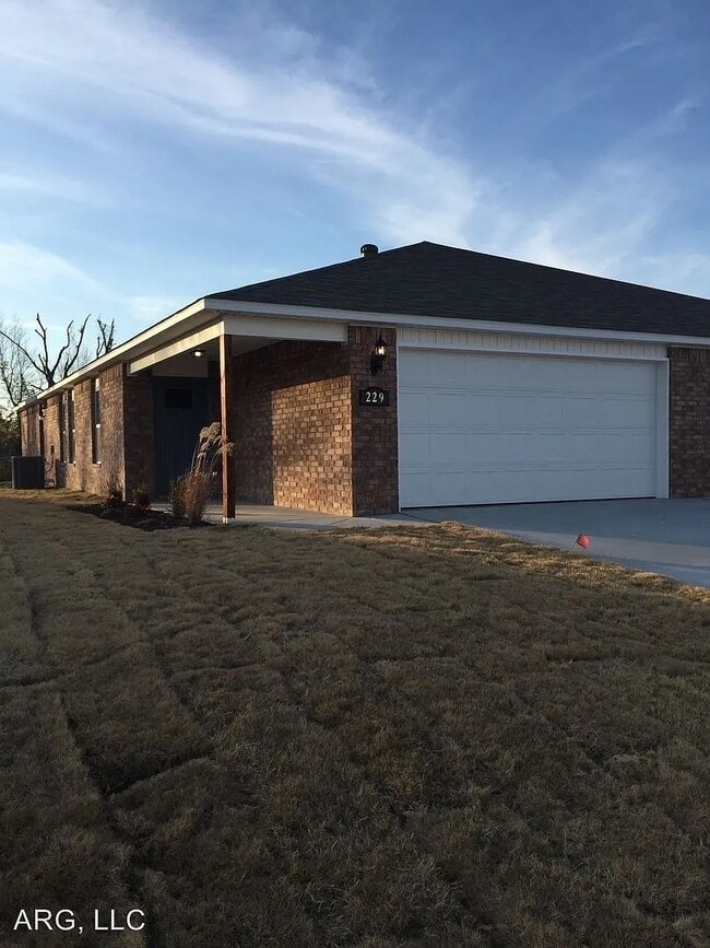 Building Photo - 231 N Broadway Dr