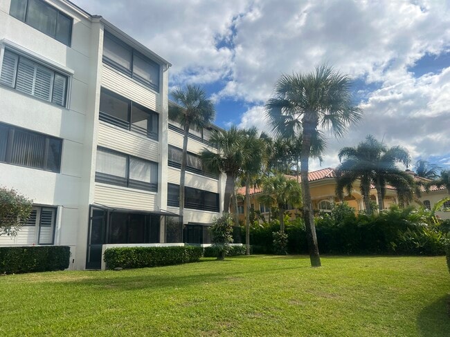 Building Photo - 346 Oak Harbour Dr