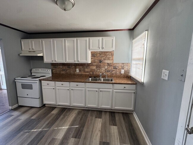 Foto del edificio - Charming 3BR/1BA Ranch in Martindale-Brightwood Neighborhood