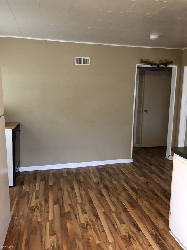 Building Photo - 2 br, 1 bath House - 955 W Grand River Ave