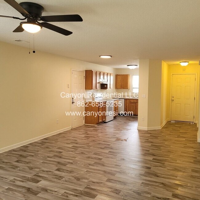 Foto del edificio - 461 Bedford Knoll Dr