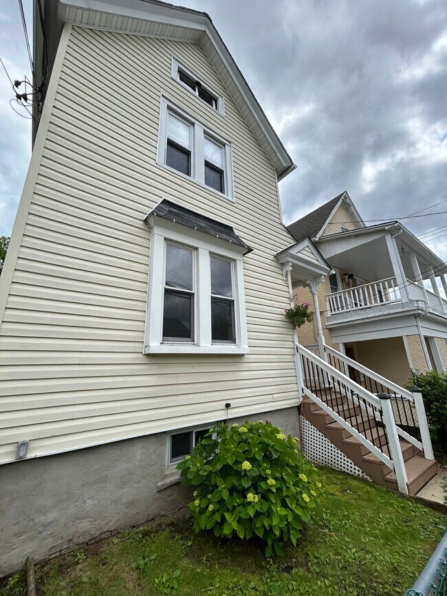 Front - 18 Francis St House