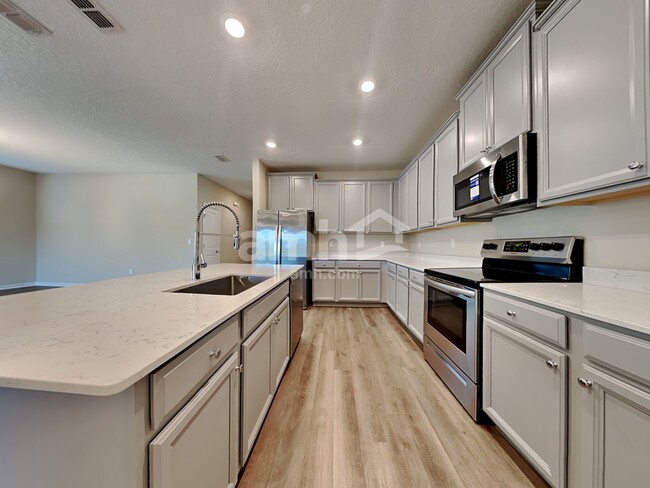 Building Photo - 300 Anastasia Park Rd