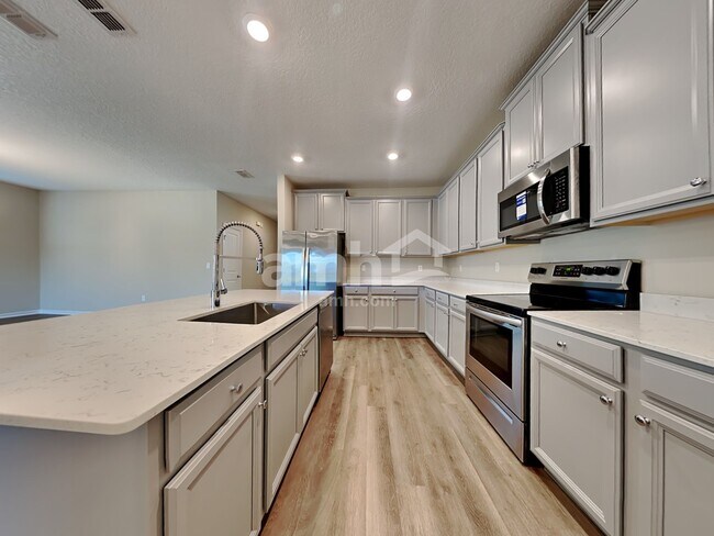 Foto del edificio - 300 Anastasia Park Rd