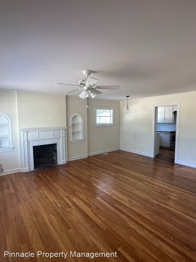 Building Photo - 3 br, 3 bath House - 402 S Van Buren