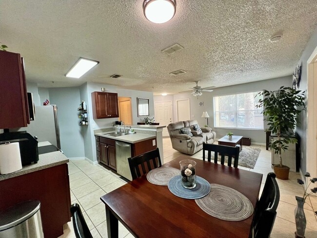 Building Photo - 976 Leeward Pl