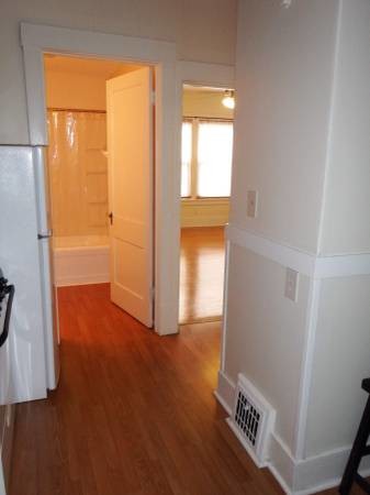 Casa tradicional minimalista en el centro de San José que ofrece un entorno de vida elegante y cómodo. - 1209 E 9th St