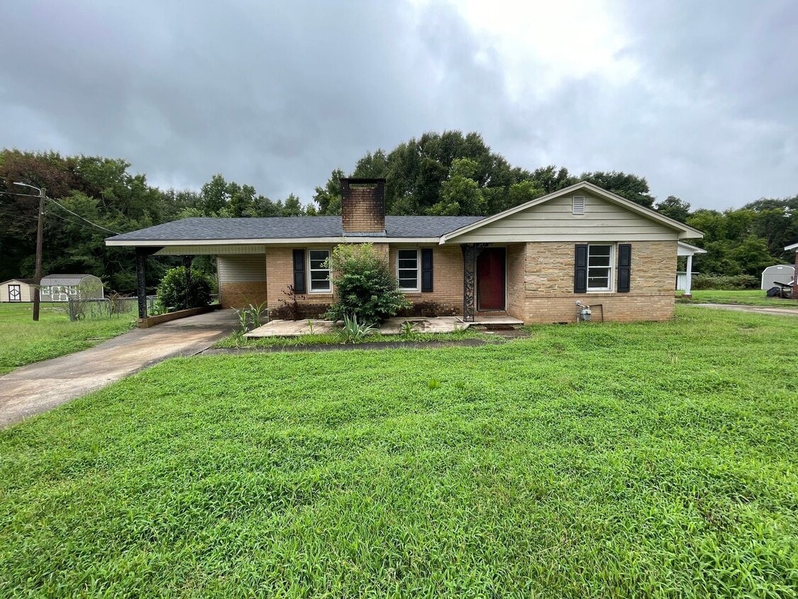 3 bedroom 1.5 bath house available now! ... - 3 bedroom 1.5 bath house available now!   ...