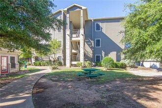 Building Photo - 2320 Gracy Farms Ln