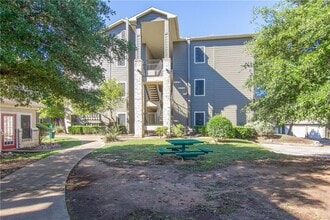 Building Photo - 2320 Gracy Farms Ln