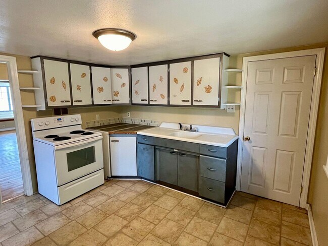 Foto del edificio - 3 Bed 1 Bath Single Family Home in Rhinela...
