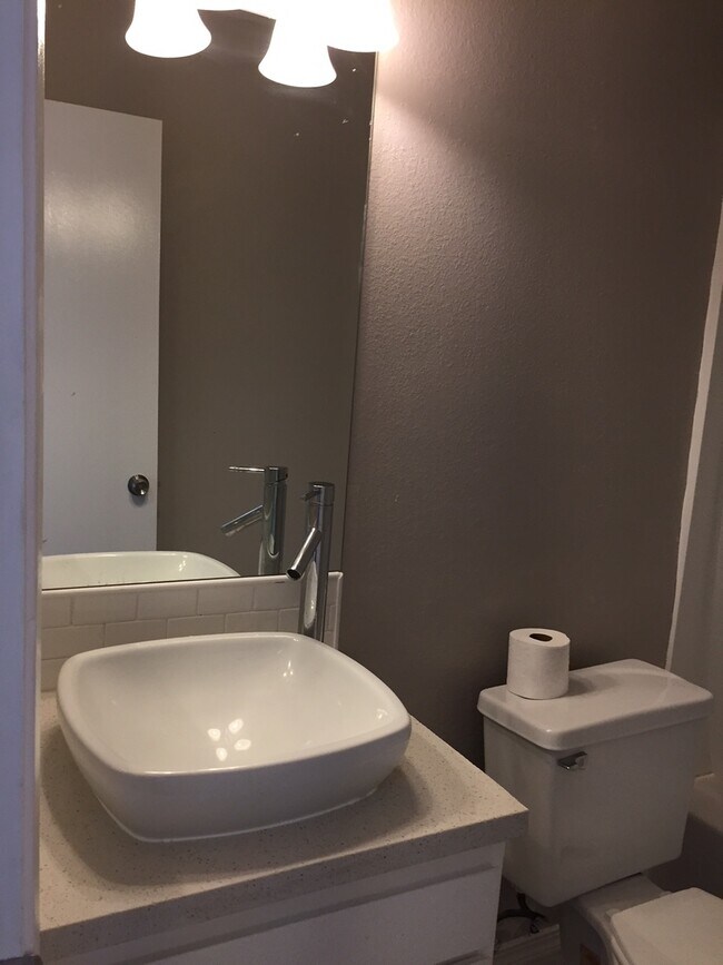Foto del edificio - Beautiful 1 Bed/1 Bath Condo Apartment wit...