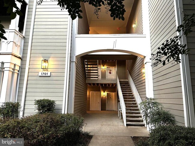 Foto del edificio - 1701 Lake Shore Crest Dr
