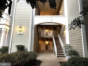 Building Photo - 1701 Lake Shore Crest Dr
