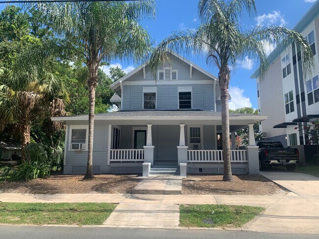 Building Photo - 726 E Lime St