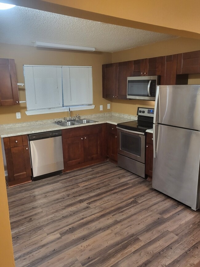 Building Photo - 3575 Oakvale Rd
