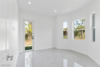 Building Photo - 1081 Desoto Blvd S