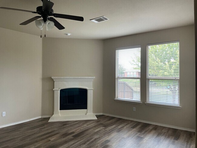 Building Photo - Gorgeous 2-story 5-bedroom home!