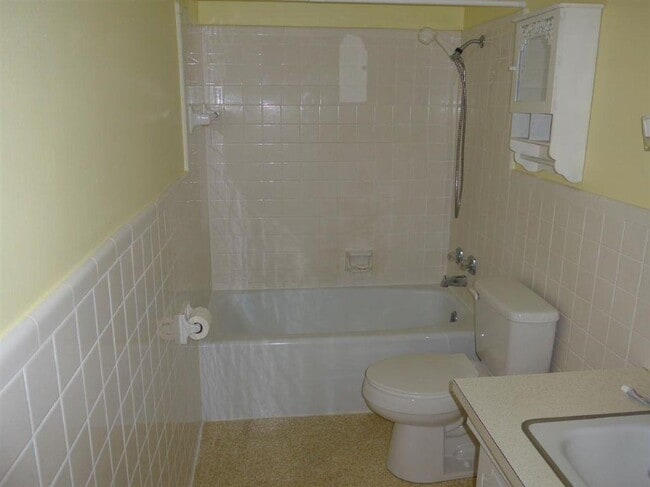 Building Photo - 2104 Parkside