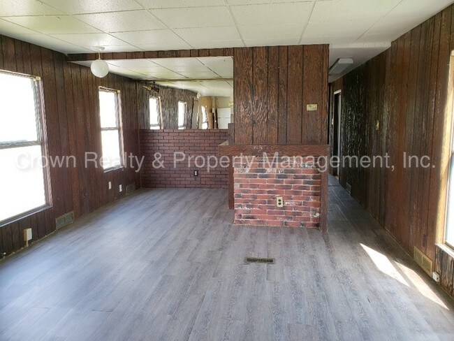 Building Photo - 4409 Summit Dr