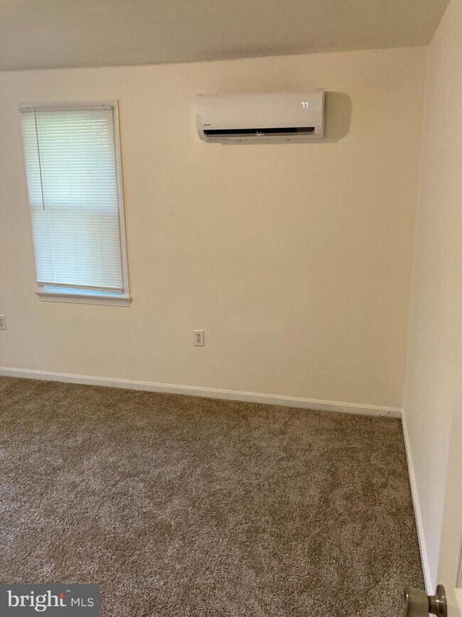 15 Hamilton Ln, Elkton, MD 21921 Room for Rent in Elkton, MD