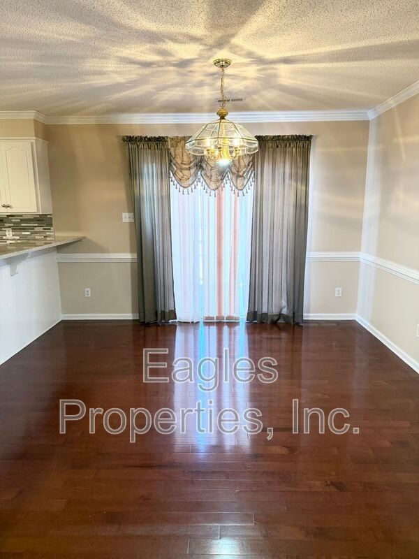 Building Photo - 107 Round Tree Lane