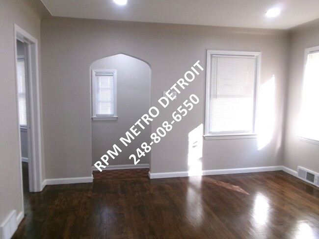 Foto del edificio - MOVE IN READY 3 BEDROOM BUNGALOW in DETROIT