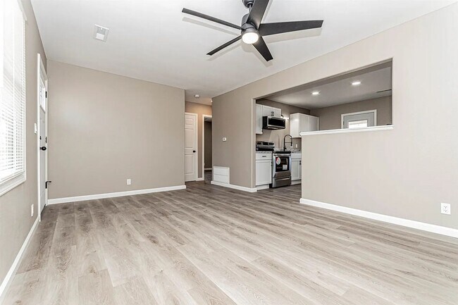 Foto del edificio - Charming 2 Bedroom Rental