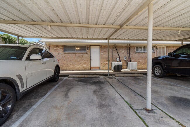 Foto del edificio - 1016 E Tri Oaks Ln
