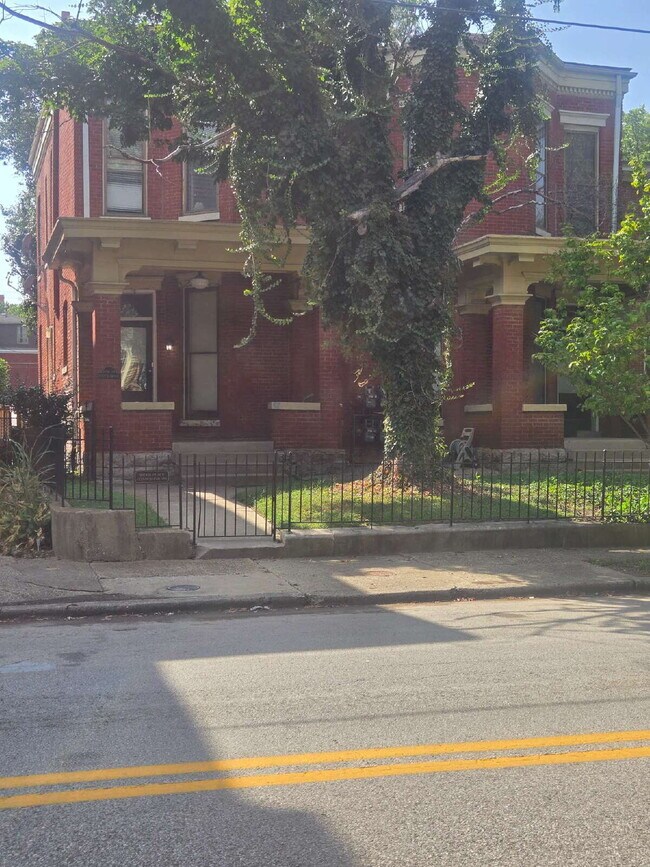 Building Photo - 1156 S Brook St
