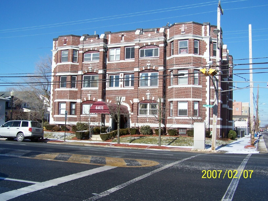 Primary Photo - 4401 Atlantic Ave