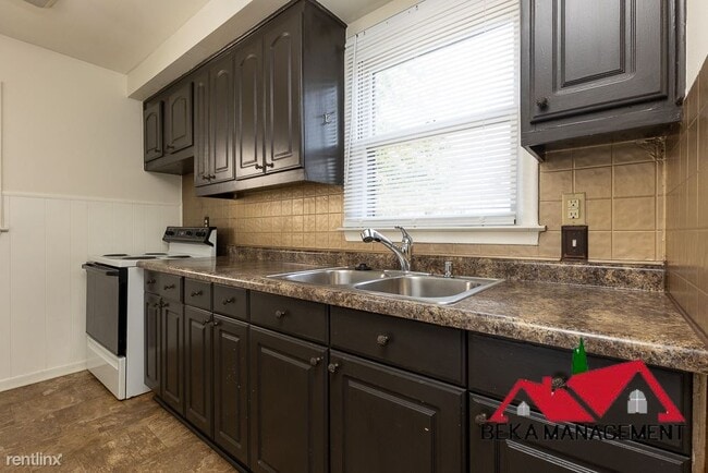 Building Photo - 3 br, 1 bath House - 35043 Hazelwood St