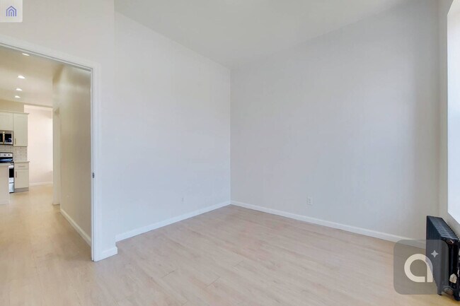 Building Photo - 4422 3rd Ave