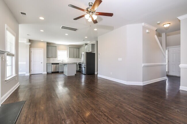 Building Photo - 44 Jonalker Ct