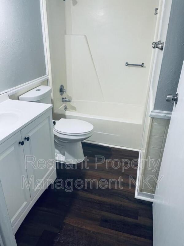 Building Photo - 704 Amhurst Dr