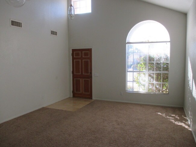 Building Photo - 158 W Leah Ct