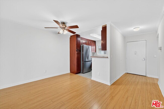 Foto del edificio - 21450 Burbank Blvd