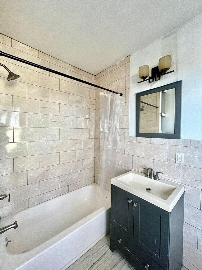 Foto del edificio - 48 Courtney Avenue, Unit 1st floor