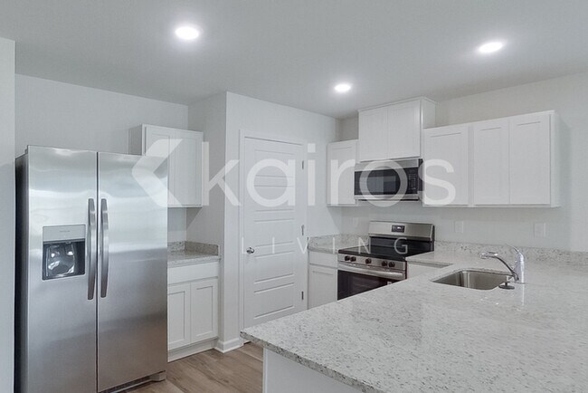 Foto del edificio - 14250 Ruffian Ave