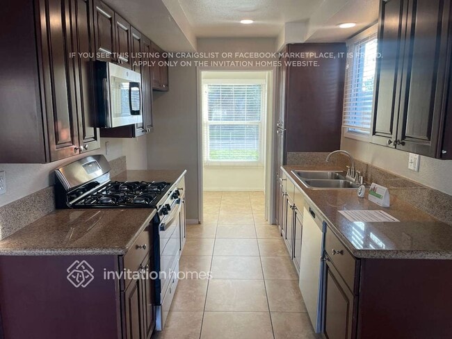 Building Photo - 10126 Stafford St