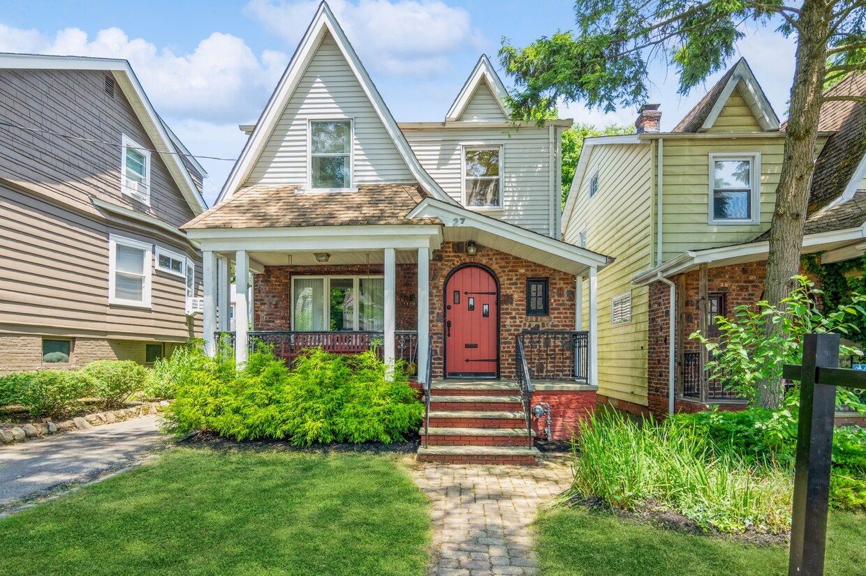 Primary Photo - 27 Oakdale Ave